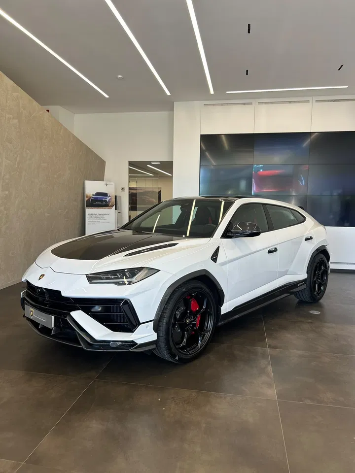 Lamborghini Urus, 796 km, Portugal — Foto 1