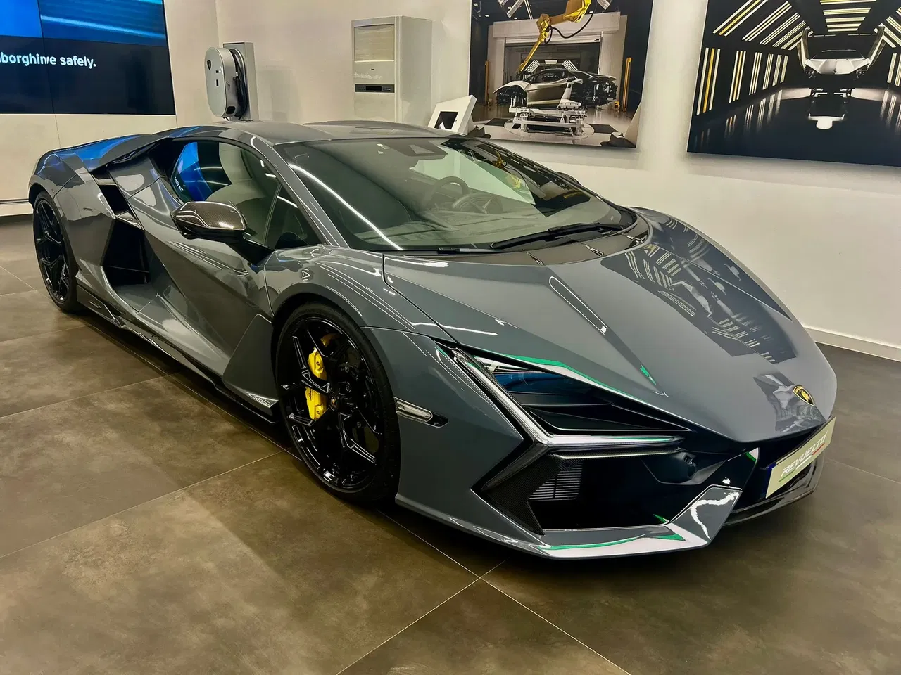 Lamborghini Revuelto, 4.444 km, Portugal — Foto 1