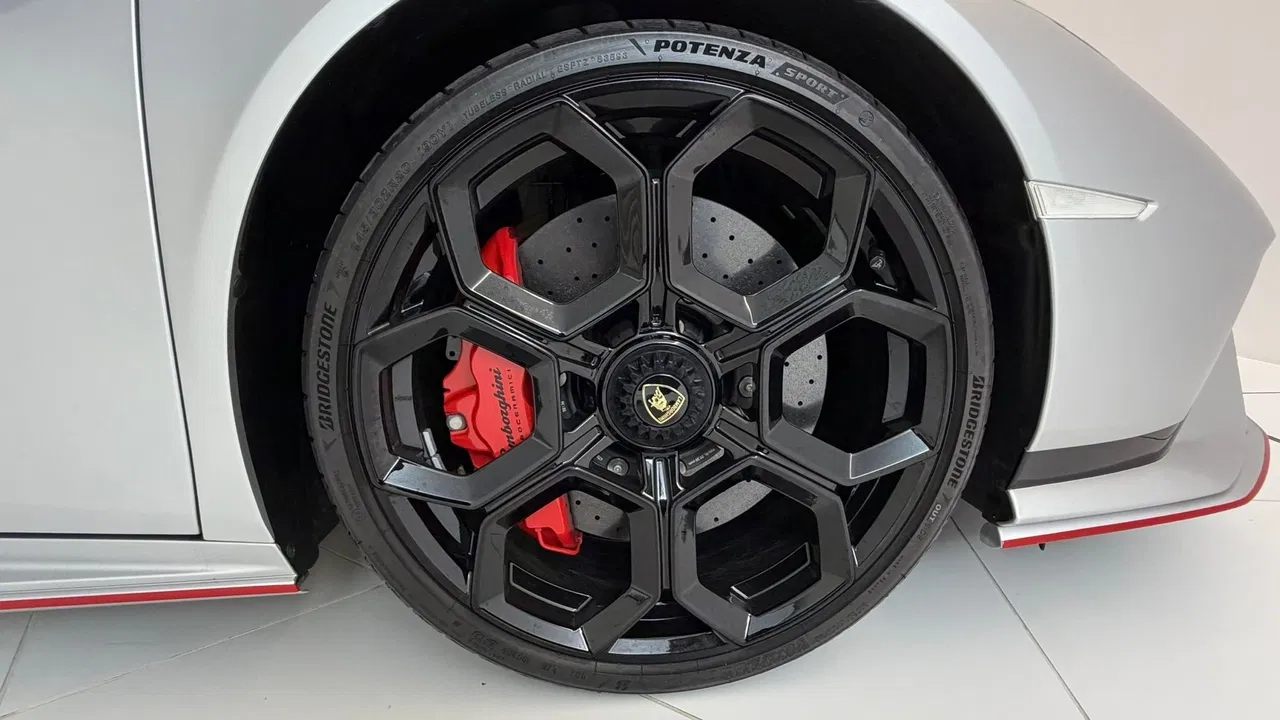 Lamborghini Huracán, 3.582 km, Portugal — Foto 8 z 32