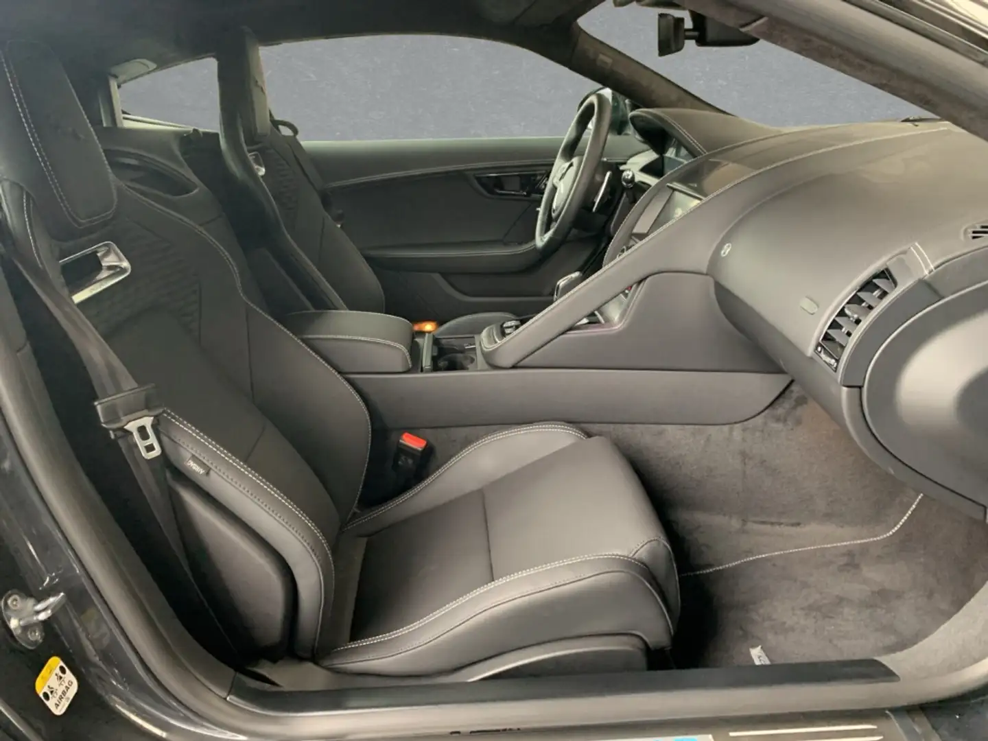 2025 Jaguar F-Type, 510 km, Deutschland — Foto 3 z 12