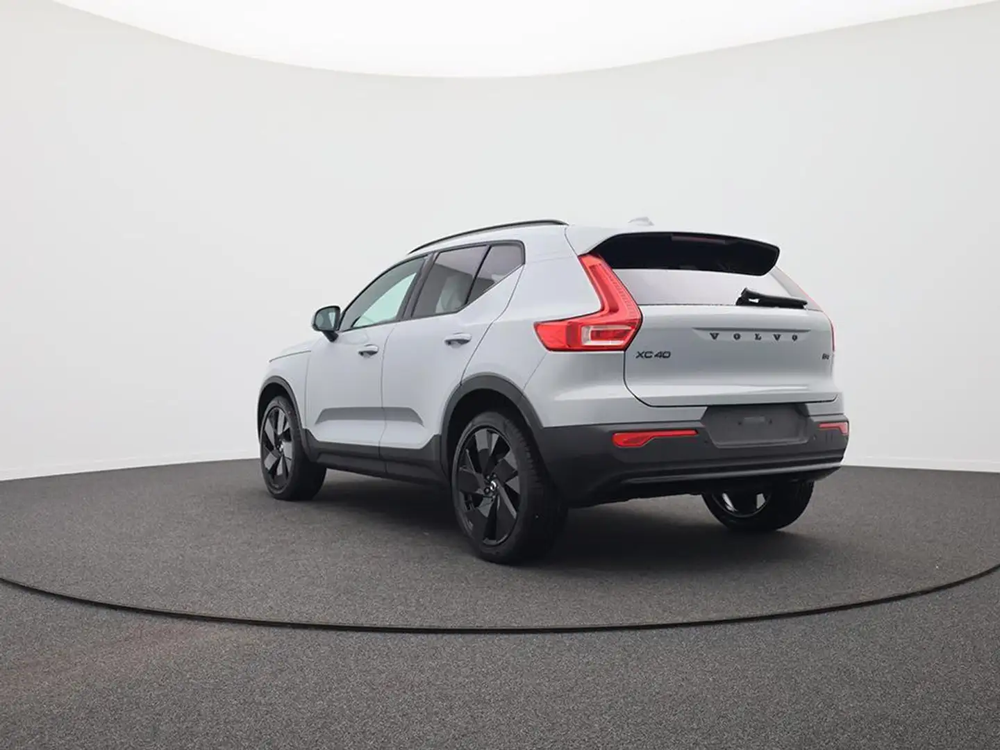 2026 Volvo XC40, schwarz, 2 km, Österreich — Foto 3 z 12