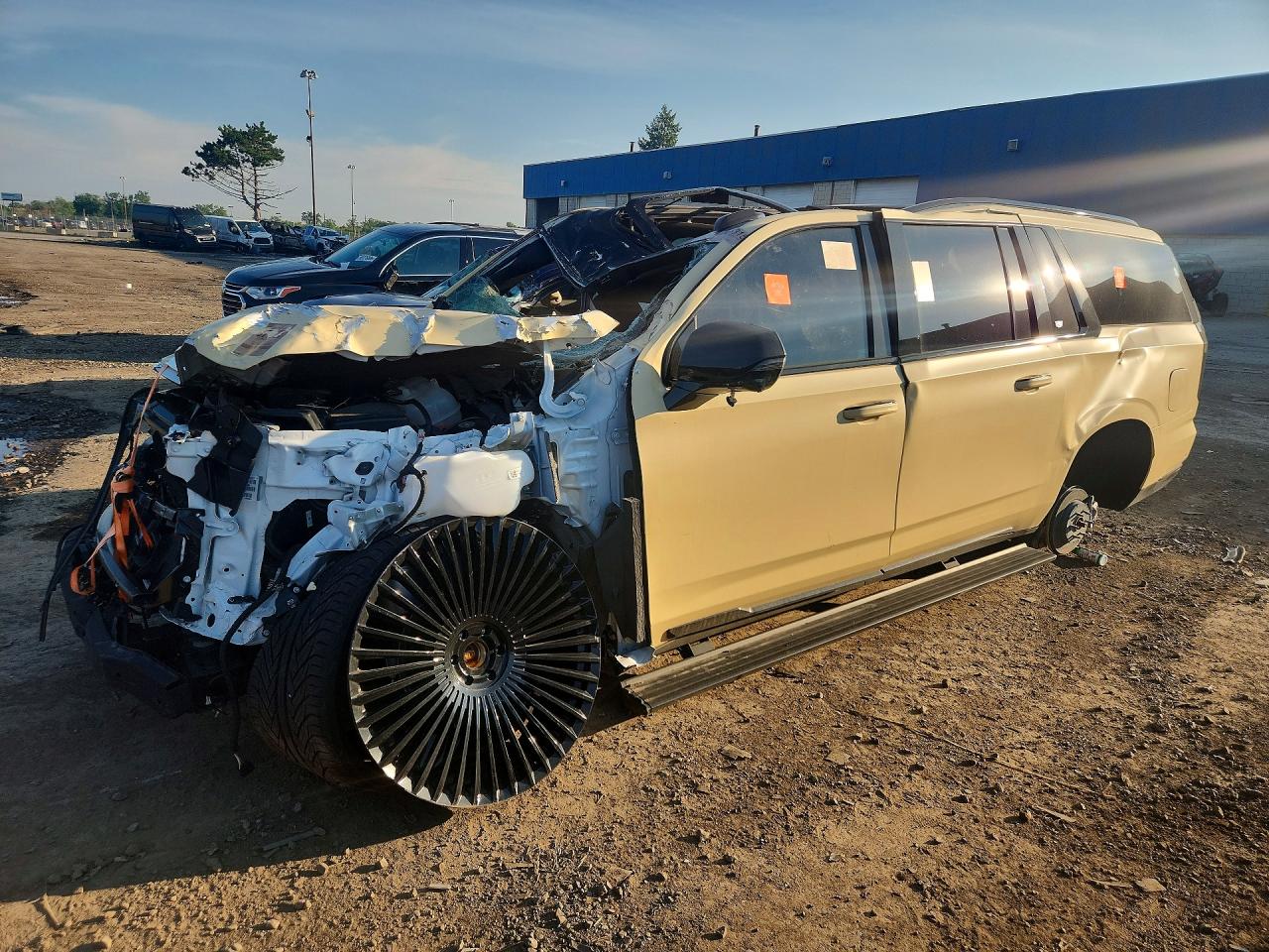 2025 Cadillac ESCALADE ESV SPORT, beige, Import USA — Foto 1