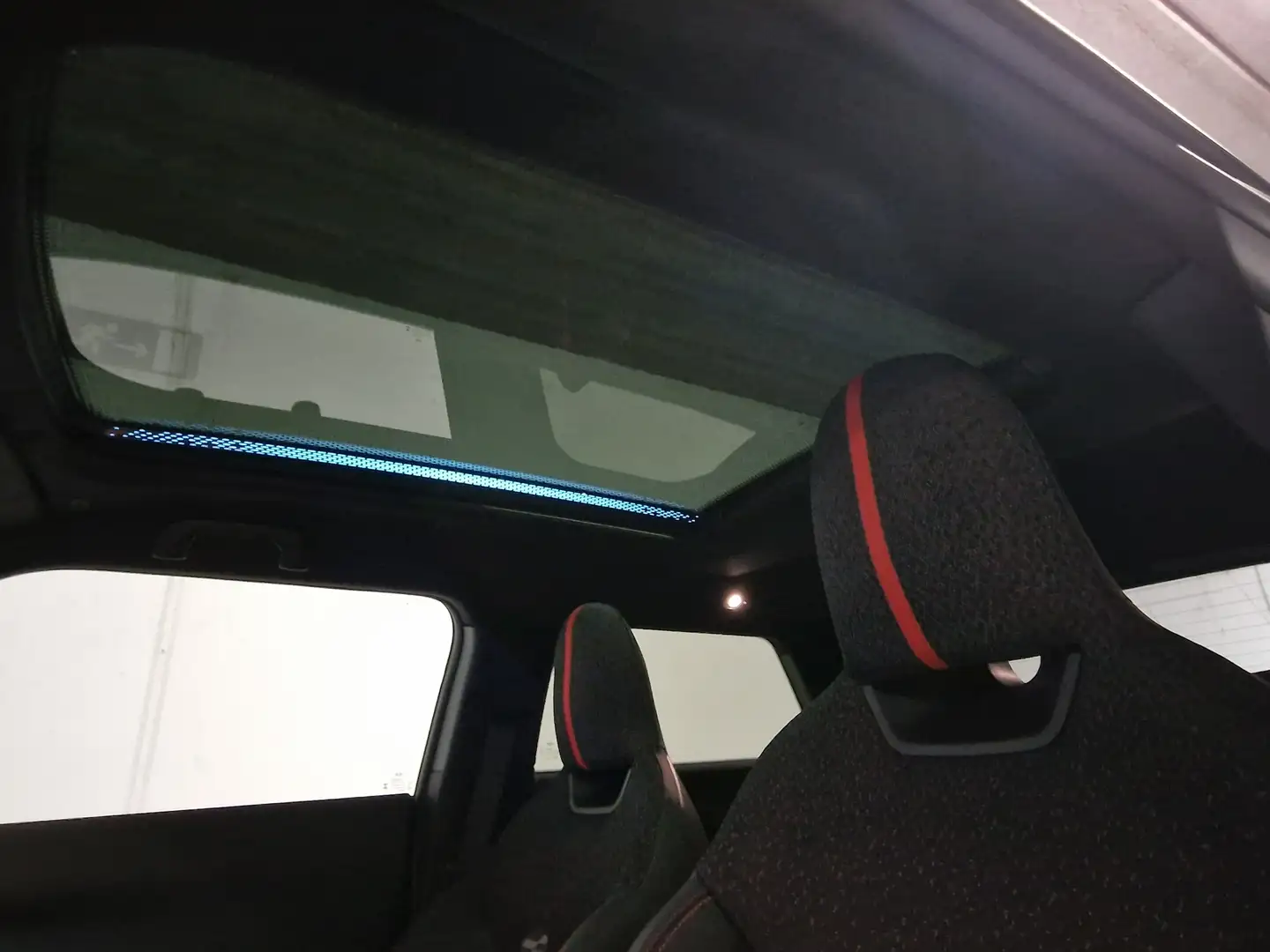 2025 MINI Cooper E, 12.200 km, Belgien — Foto 9 z 12