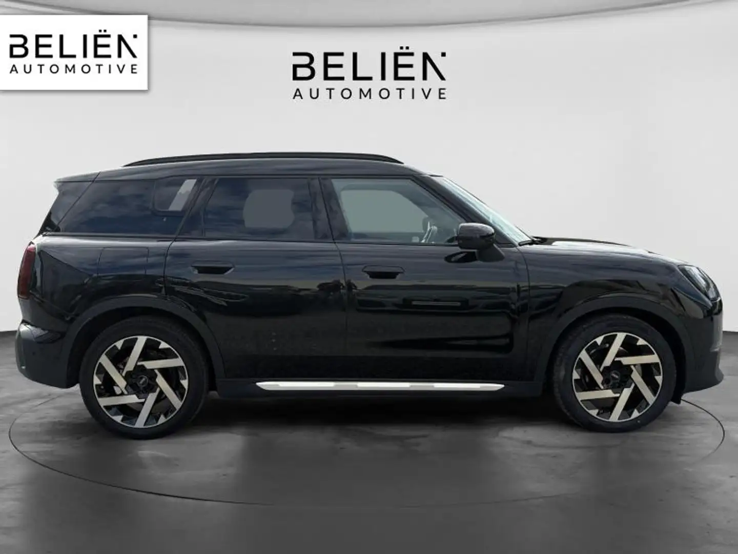 2024 MINI Countryman E, 25.274 km, Belgien — Foto 6 z 12