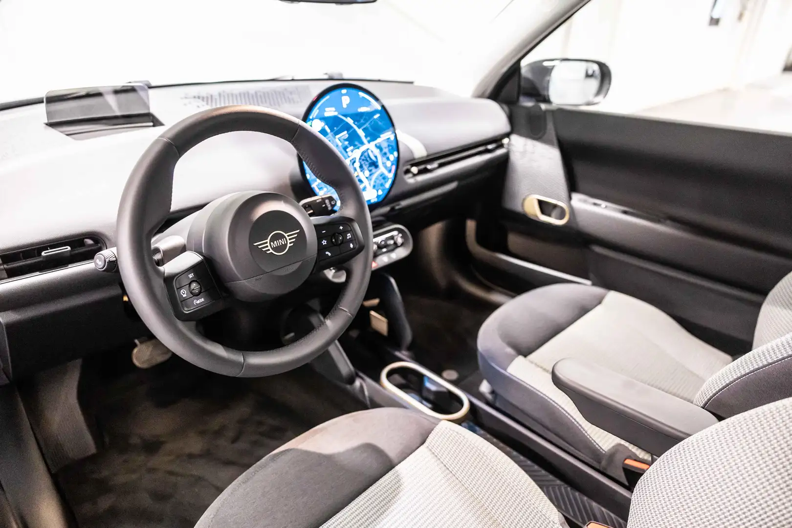 2025 MINI Cooper SE, 9.419 km, Belgien — Foto 6 z 12