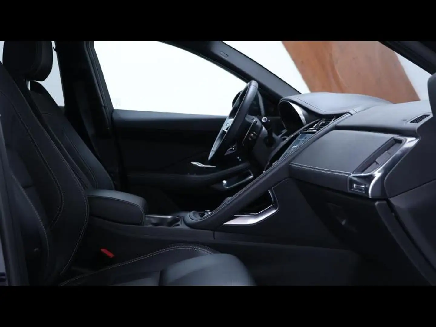 2024 Jaguar E-Pace, 14.866 km, Belgien — Foto 9 z 12