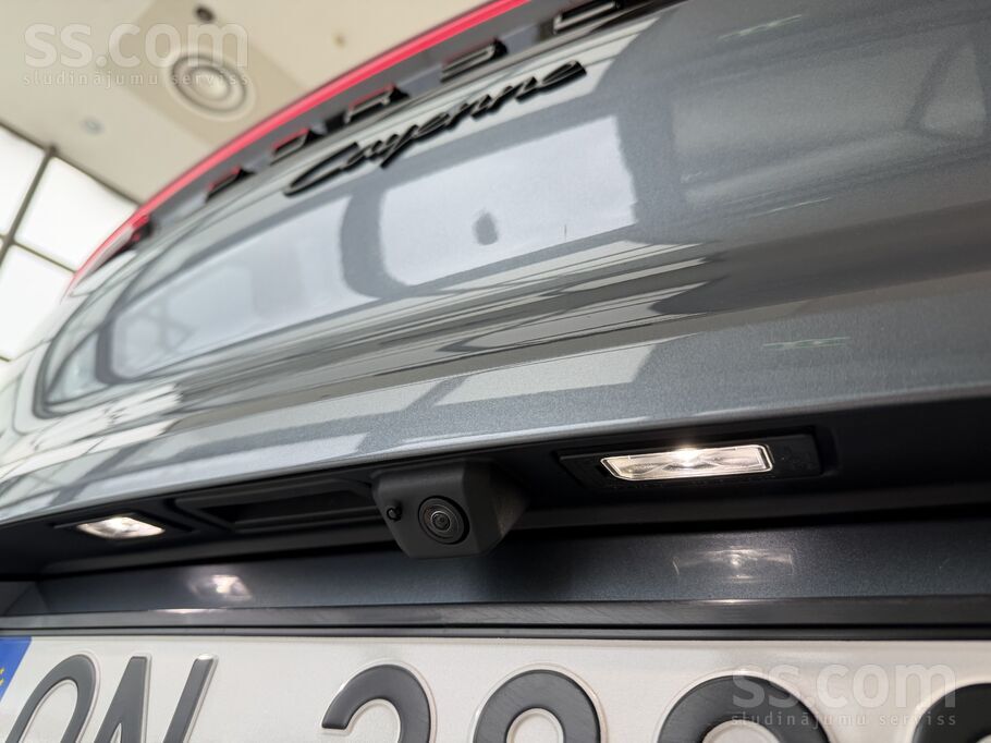 2026 Porsche Cayenne, schwarz, 20.000 km, Lettland — Foto 11 z 31