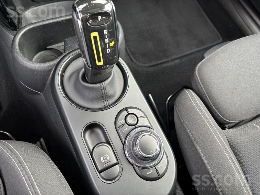 2023 MINI Cooper S, 34.000 km, Lettland — Foto 16 z 18