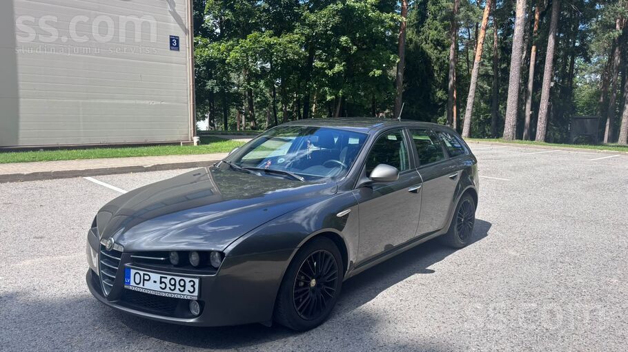 2011 Alfa Romeo 159, 325.000 km, Lotyšsko — Foto 1