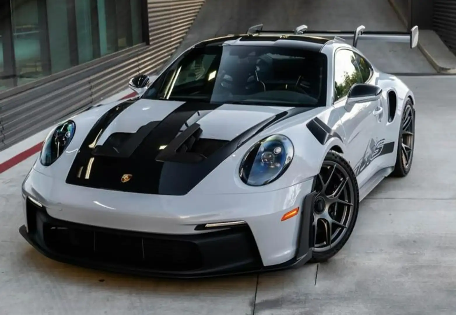 2025 Porsche 992, 666 km, Španělsko — Foto 1
