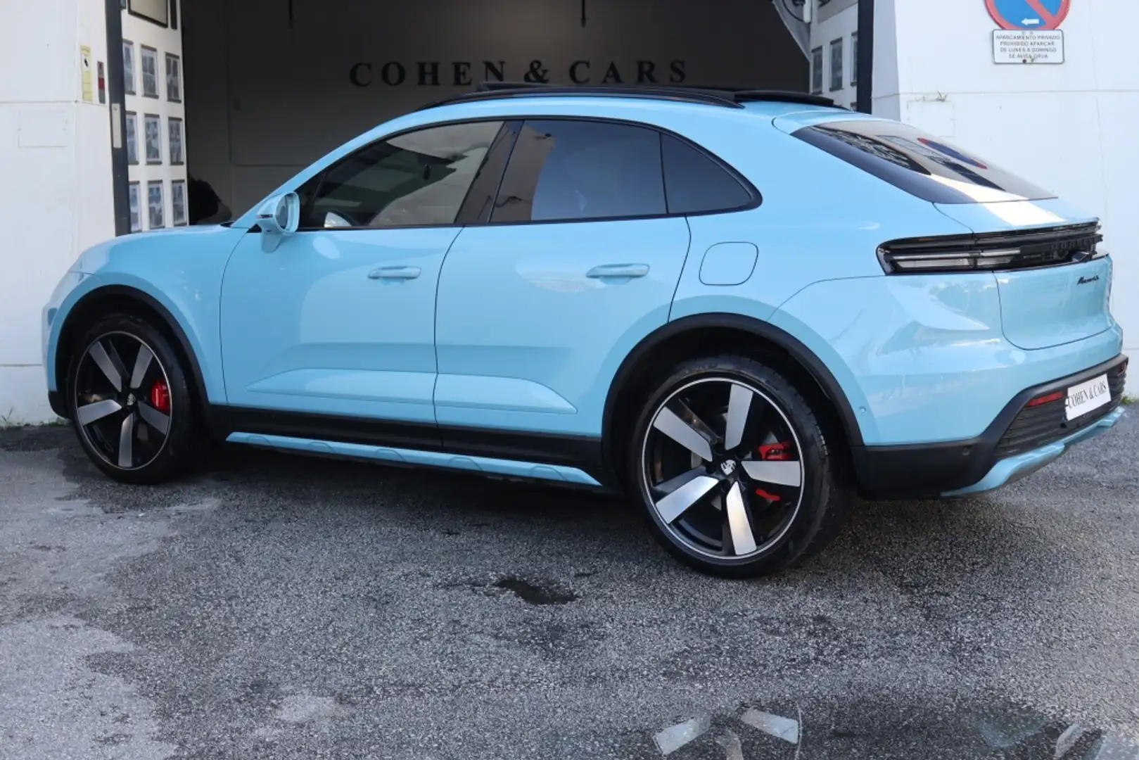 2025 Porsche Macan, 11.000 km, Spanien — Foto 8 z 12