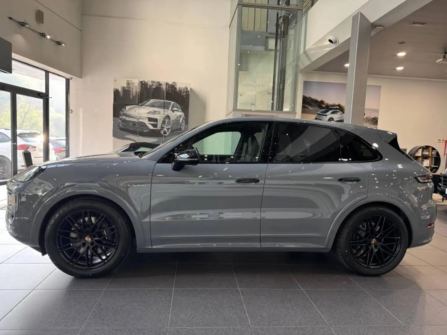 2026 Porsche Cayenne, schwarz, 7.500 km, Spanien — Foto 2 z 12