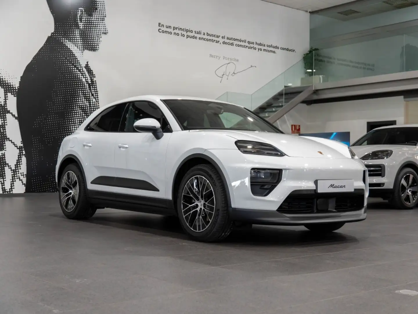 2026 Porsche Macan, 7.500 km, Spanien — Foto 7 z 12