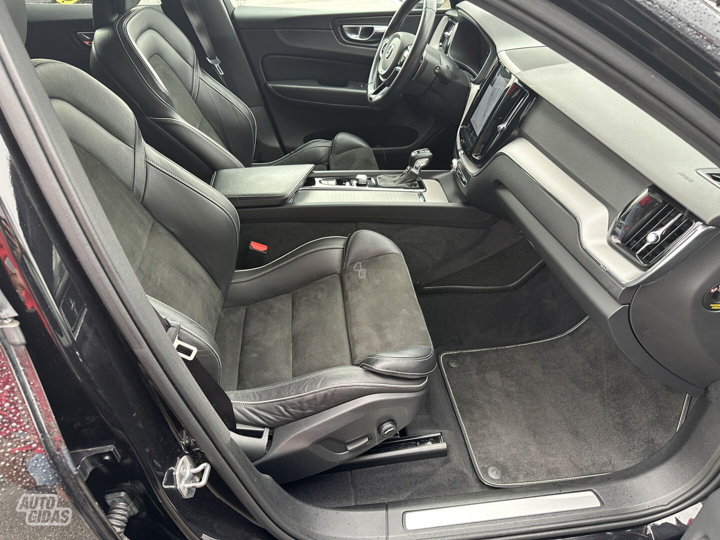 2018 Volvo XC60, Litauen — Foto 3 z 4