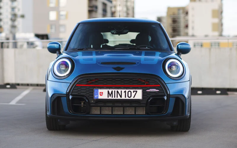 2023 MINI Cooper JCW, Litauen — Foto 1