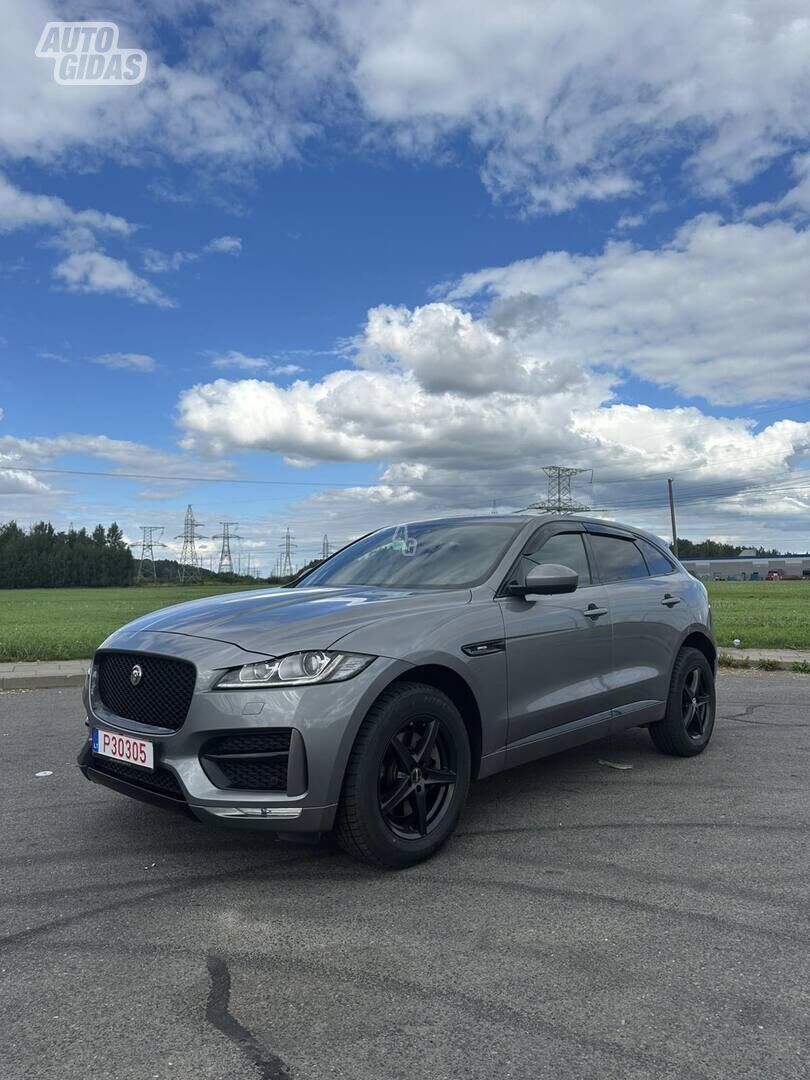 2019 Jaguar E-Pace, Litauen — Foto 1