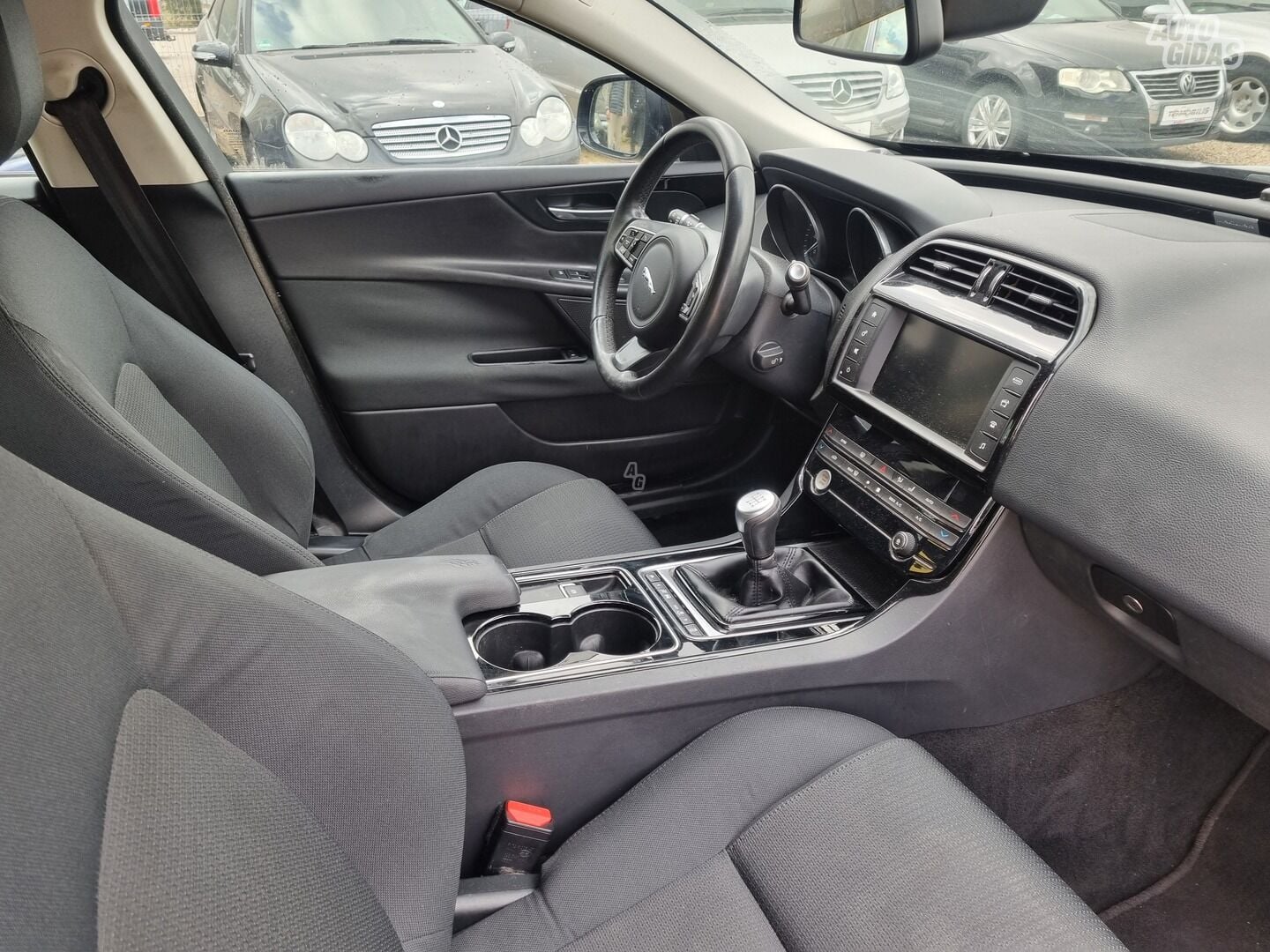 2015 Jaguar XE, Litauen — Foto 4 z 4