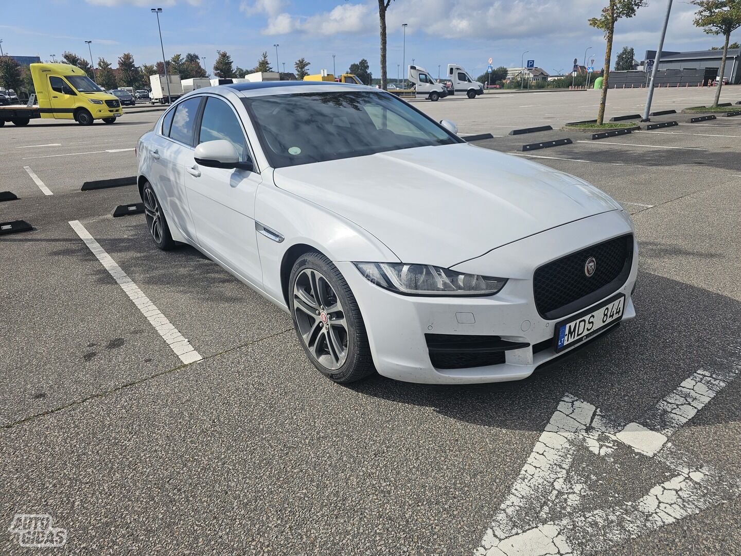 2015 Jaguar XE, Litauen — Foto 2 z 4