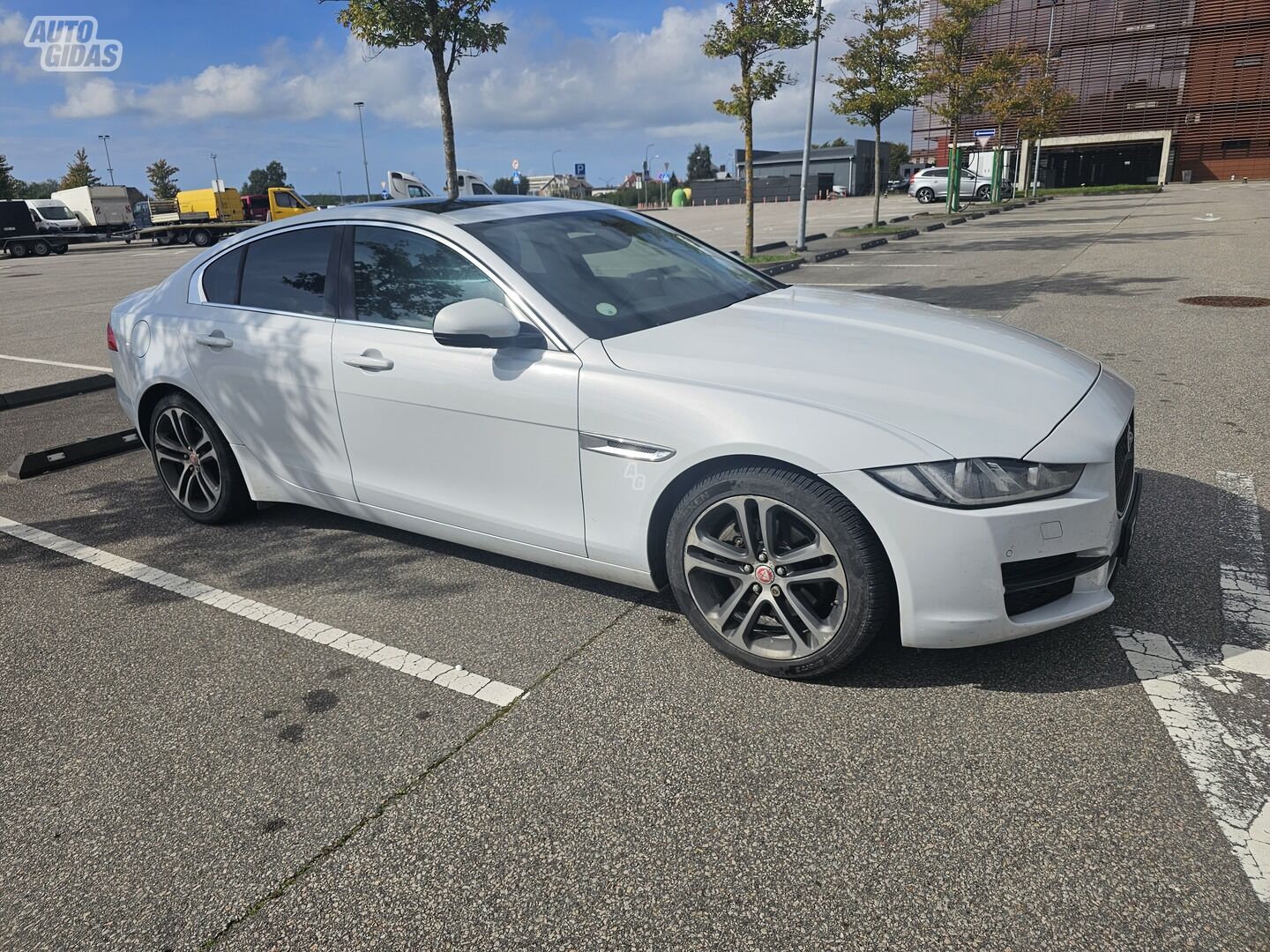 2015 Jaguar XE, Litauen — Foto 3 z 4