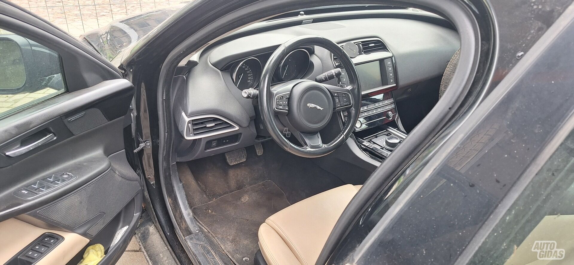 2017 Jaguar XE, Litauen — Foto 1
