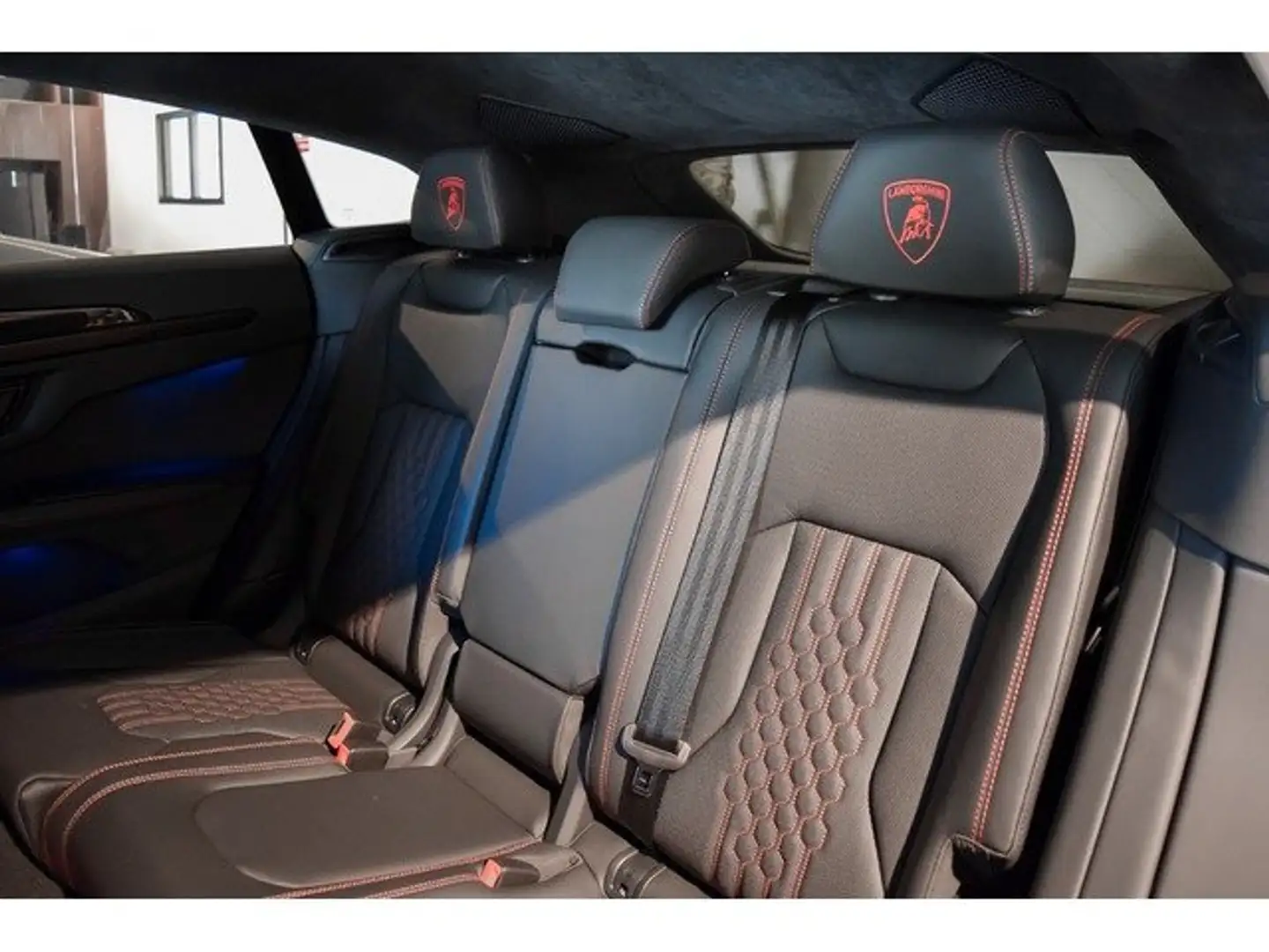 2026 Lamborghini Urus, 10 km, Spanien — Foto 11 z 12