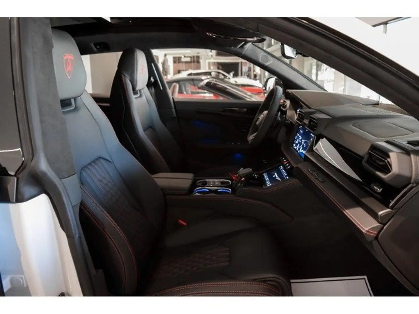 2026 Lamborghini Urus, 10 km, Spanien — Foto 6 z 12