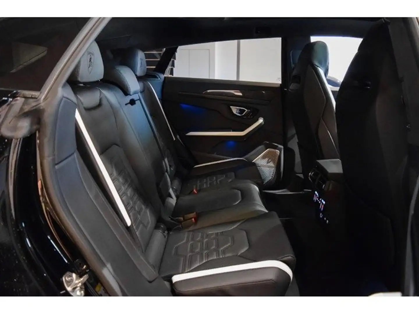 2026 Lamborghini Urus, 10 km, Spanien — Foto 10 z 12