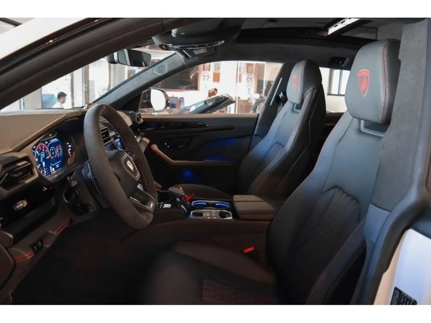 2026 Lamborghini Urus, 10 km, Spanien — Foto 5 z 12