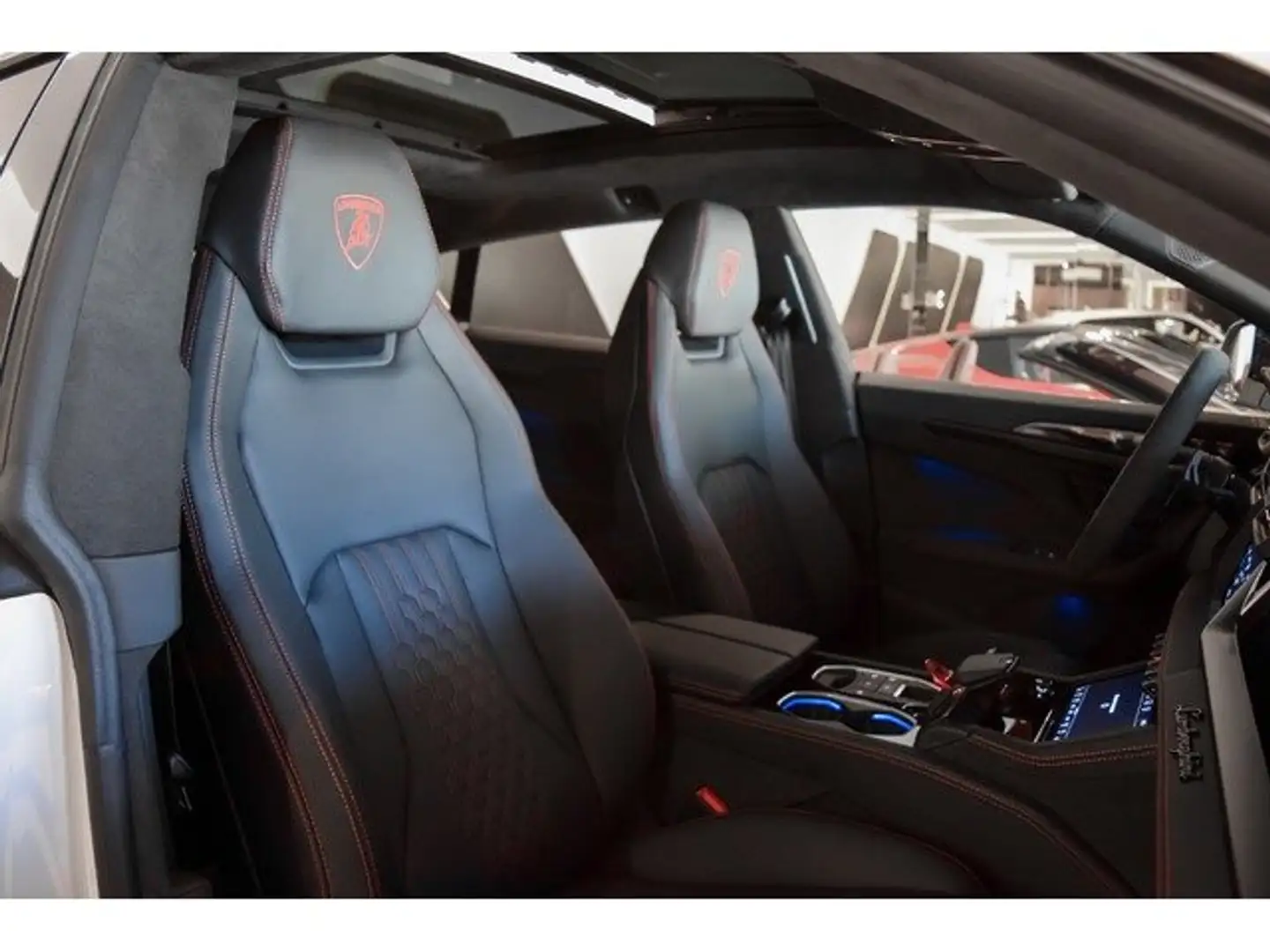 2026 Lamborghini Urus, 10 km, Spanien — Foto 8 z 12