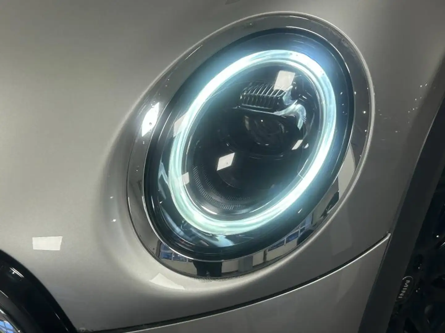 2023 MINI Cooper E, 14.242 km, Frankreich — Foto 10 z 20