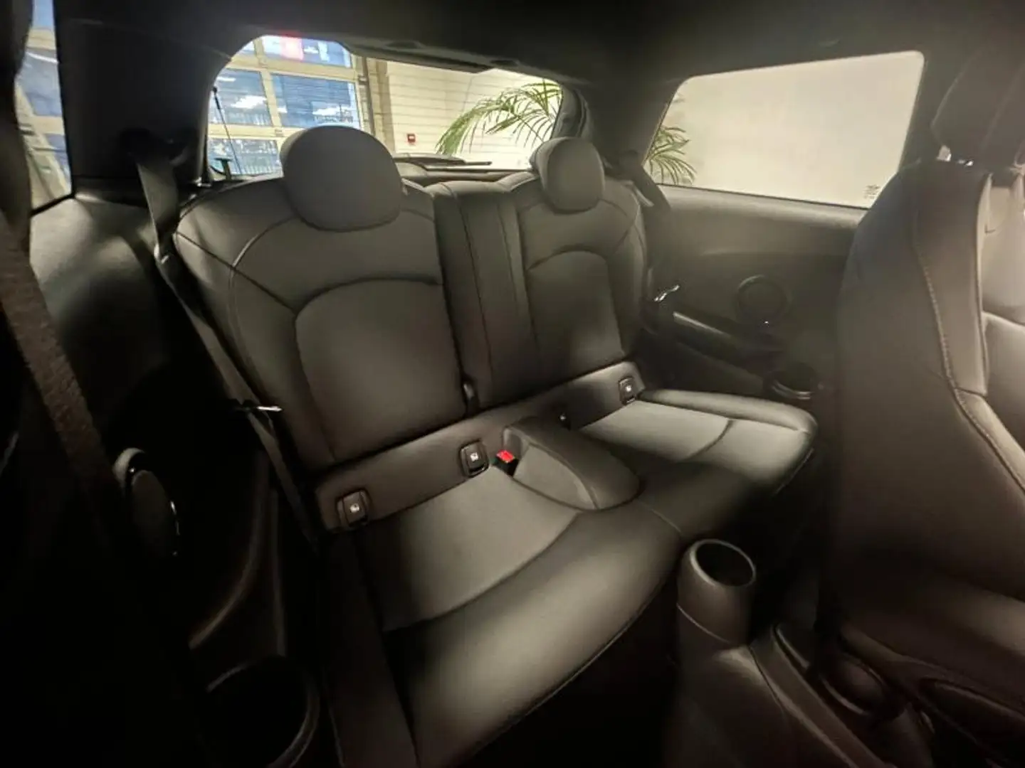 2023 MINI Cooper E, 14.242 km, Frankreich — Foto 13 z 20