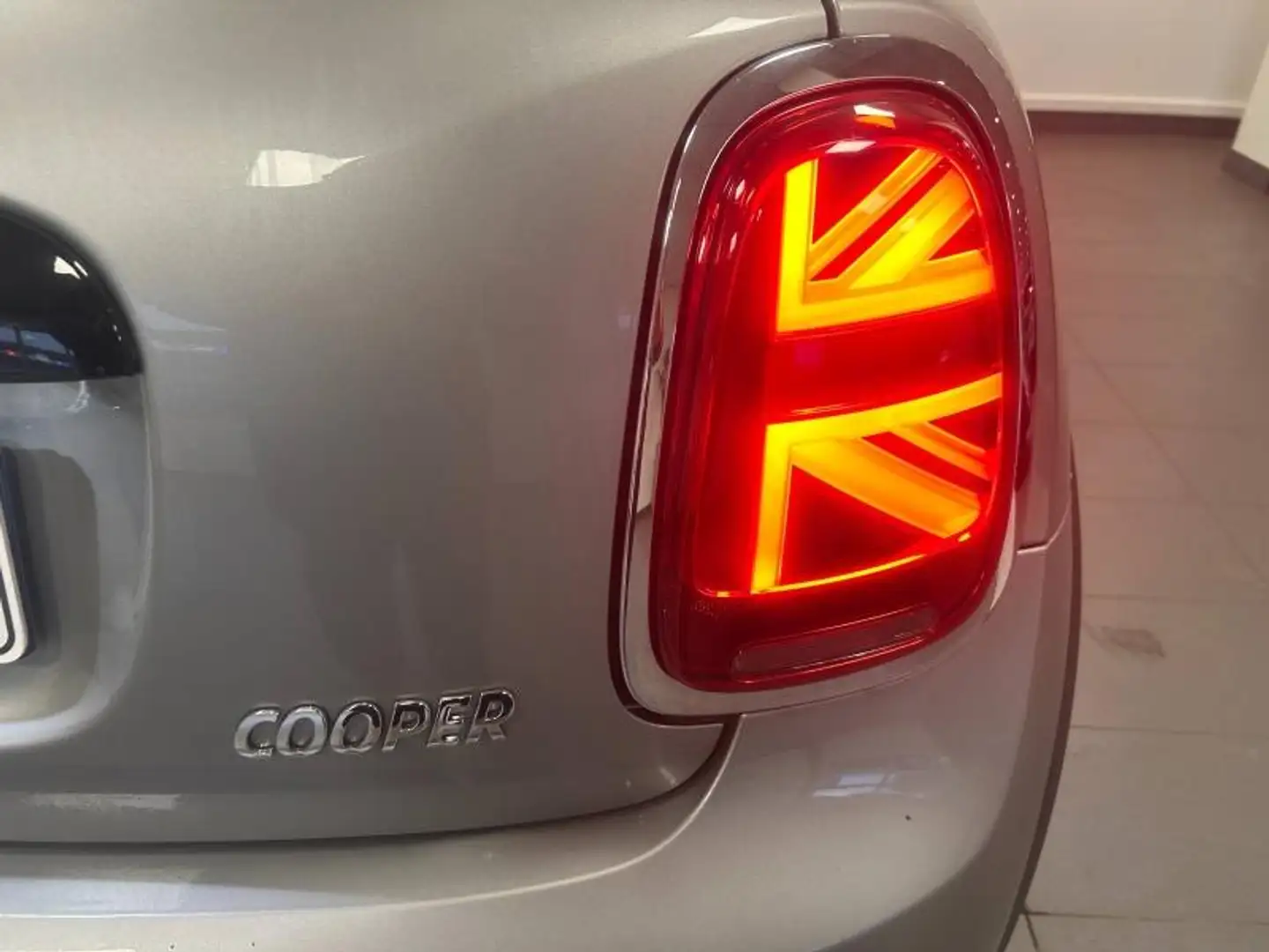 2023 MINI Cooper E, 14.242 km, Frankreich — Foto 14 z 20