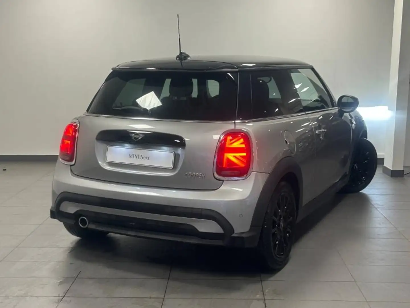 2023 MINI Cooper E, 14.242 km, Frankreich — Foto 2 z 20