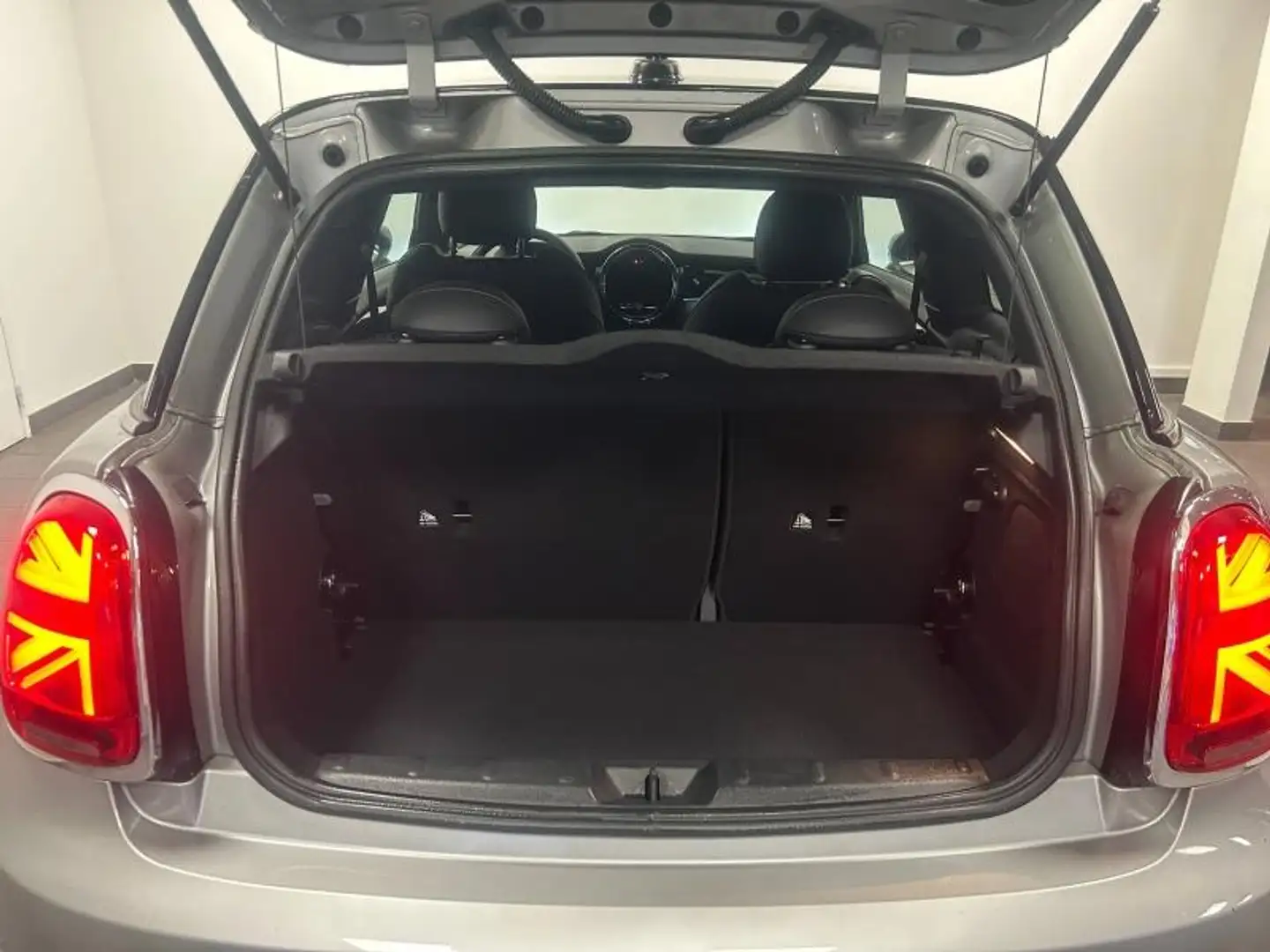 2023 MINI Cooper E, 14.242 km, Frankreich — Foto 7 z 20
