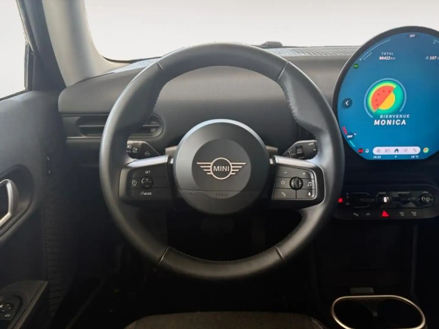 2024 MINI Cooper, 86.600 km, Frankreich — Foto 12 z 12