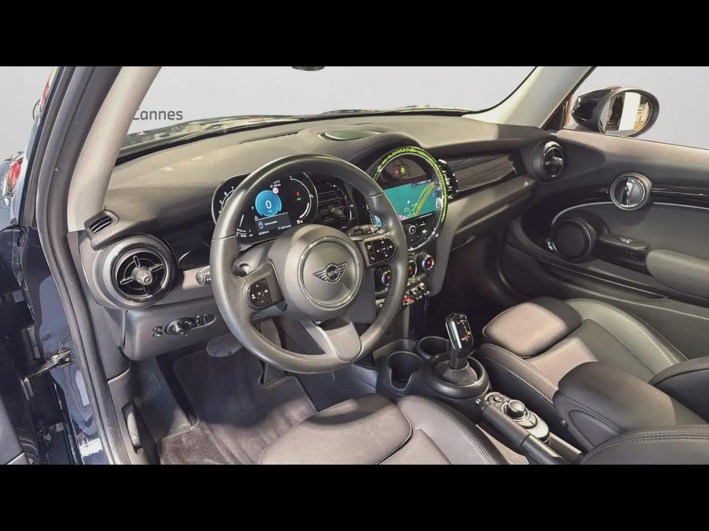 2024 MINI Cooper E, 46.256 km, Frankreich — Foto 8 z 20