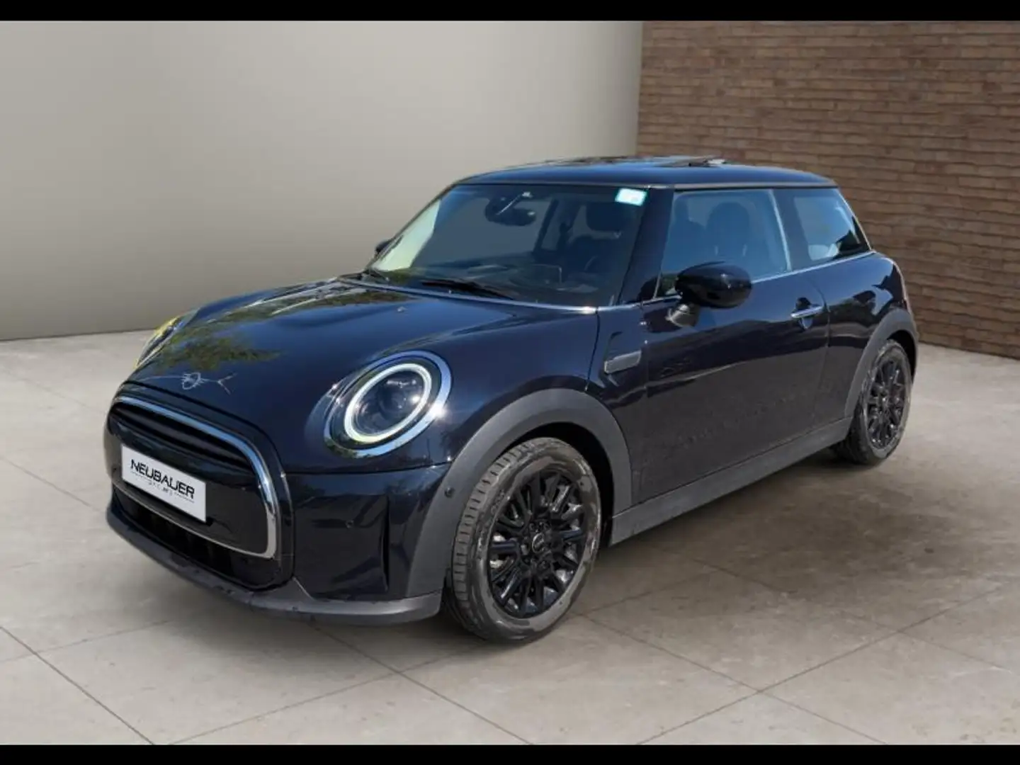 2023 MINI Cooper E, 17.640 km, Frankreich — Foto 1 z 15 2023 MINI Cooper E, 17.640 km, Frankreich — Foto 1 z 15