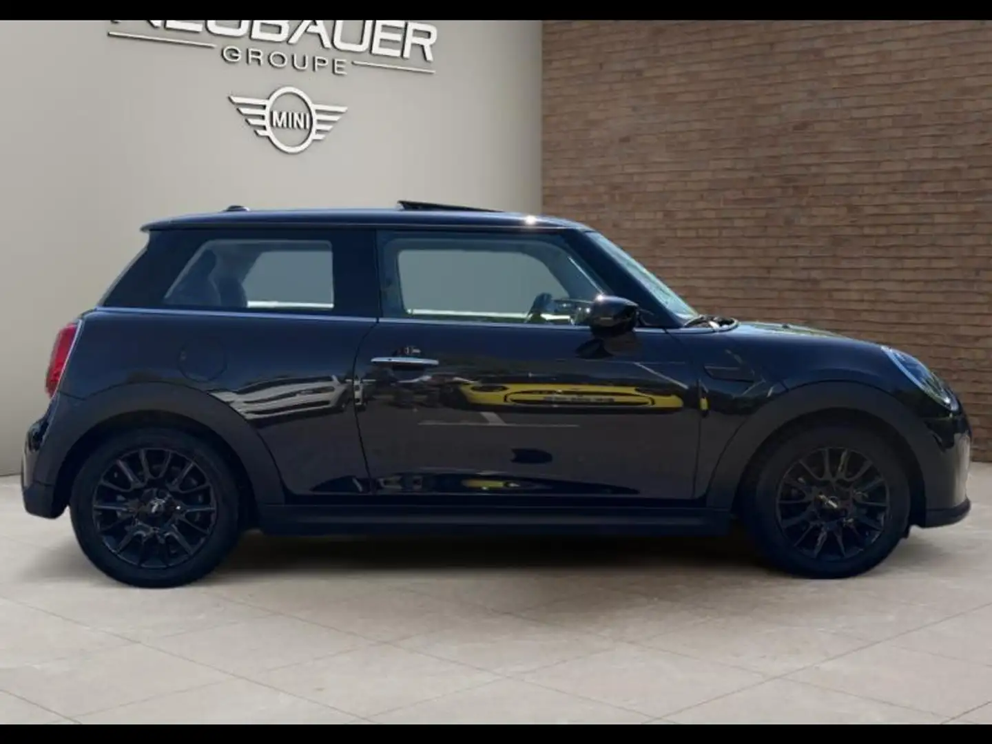 2023 MINI Cooper E, 17.640 km, Frankreich — Foto 6 z 15