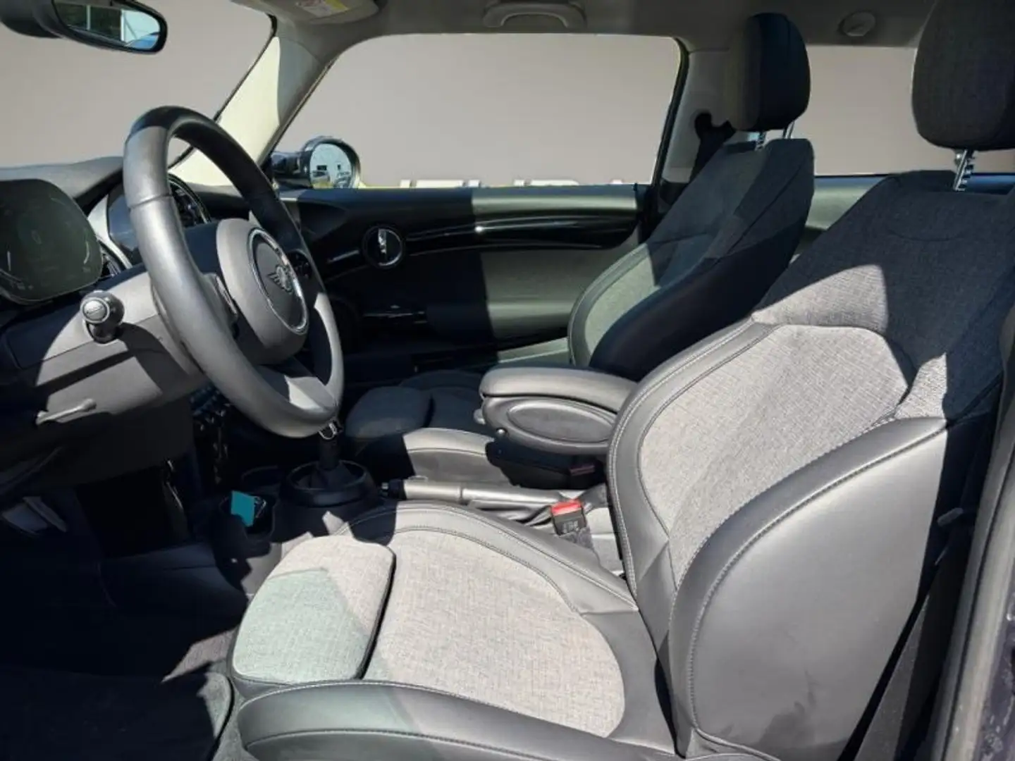 2023 MINI Cooper E, 17.640 km, Frankreich — Foto 9 z 15