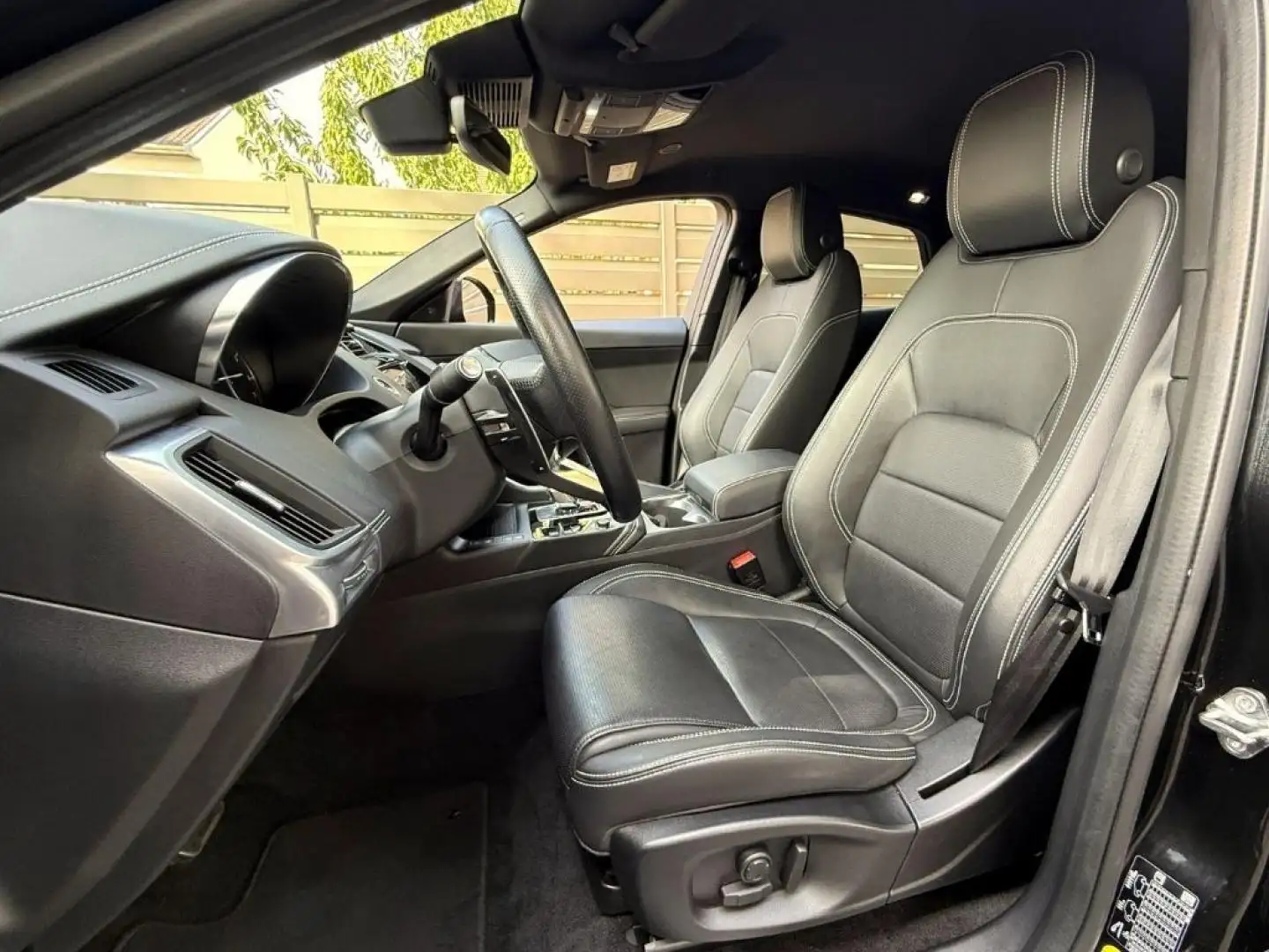 2023 Jaguar E-Pace, 41.600 km, Frankreich — Foto 10 z 20