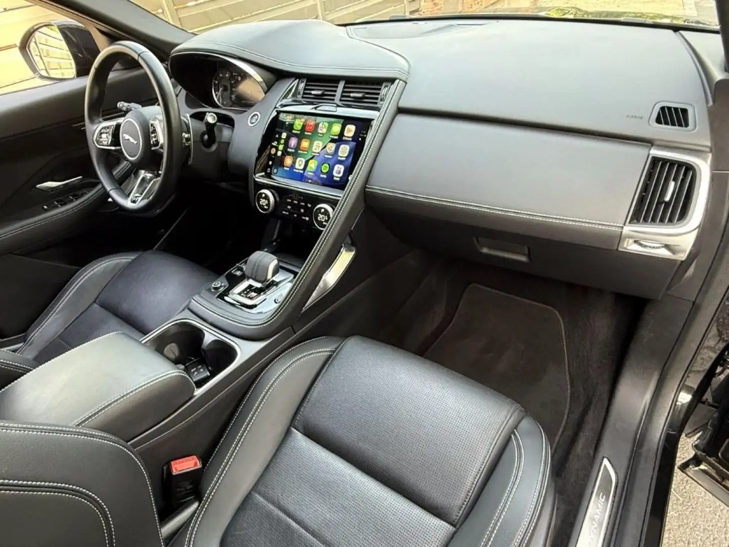 2023 Jaguar E-Pace, 41.600 km, Frankreich — Foto 9 z 20