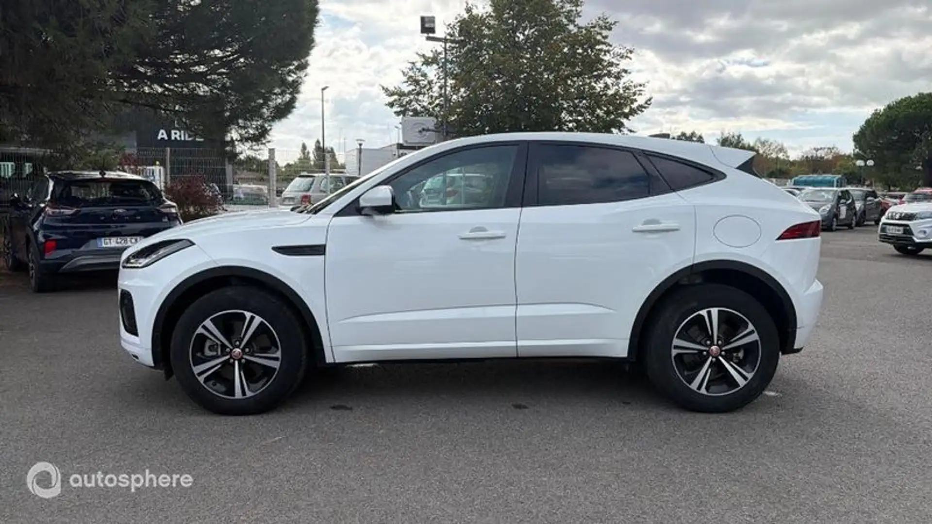 2022 Jaguar E-Pace, 27.238 km, Frankreich — Foto 8 z 20