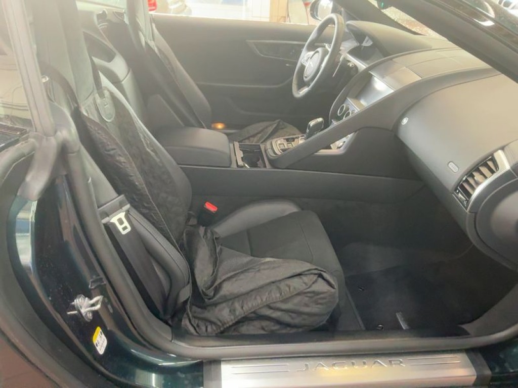 2024 Jaguar, 4.414 km, Bulgarien — Foto 16 z 17