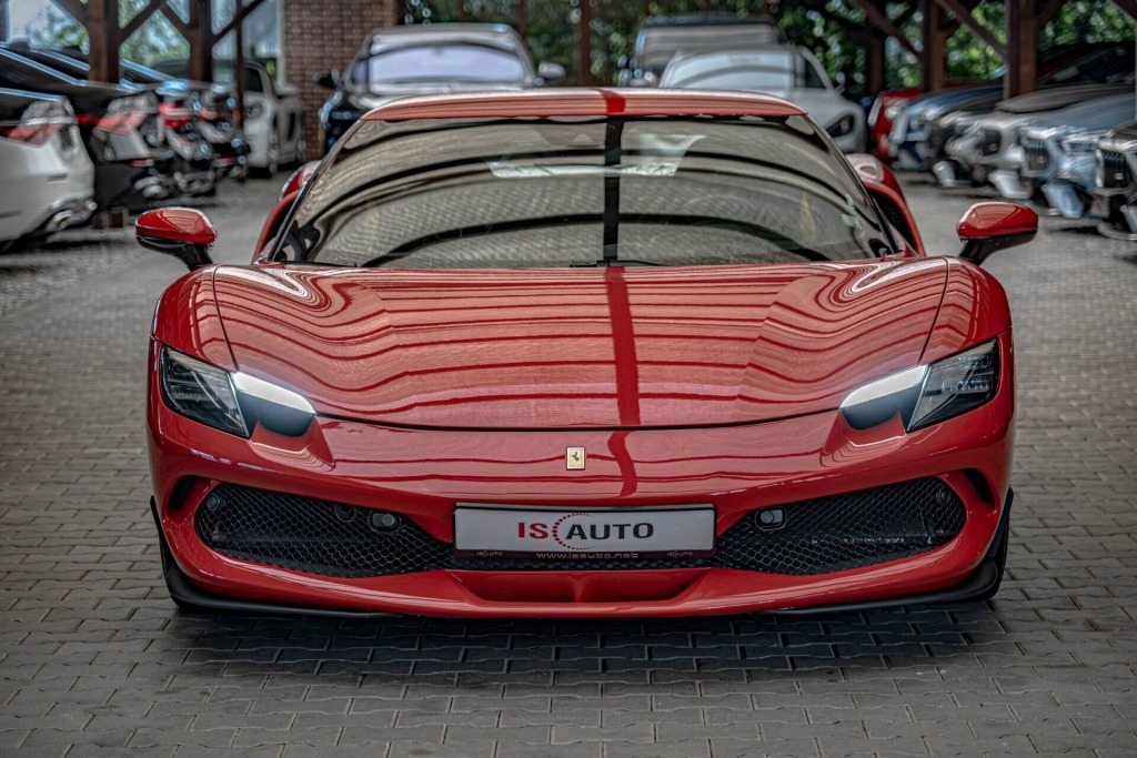 2022 Ferrari, 23.000 km, Bulgarien — Foto 1
