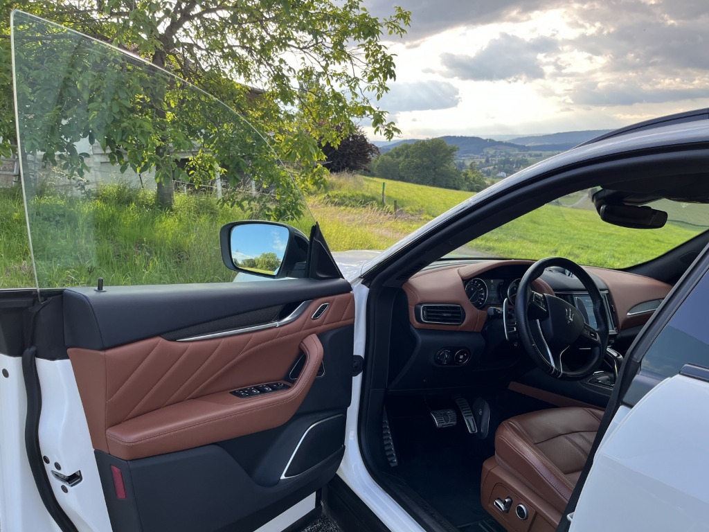 2021 Maserati, 51.000 km, Bulgarien — Foto 2 z 15