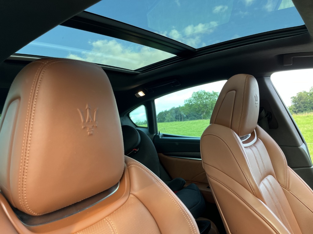 2021 Maserati, 51.000 km, Bulgarien — Foto 3 z 15