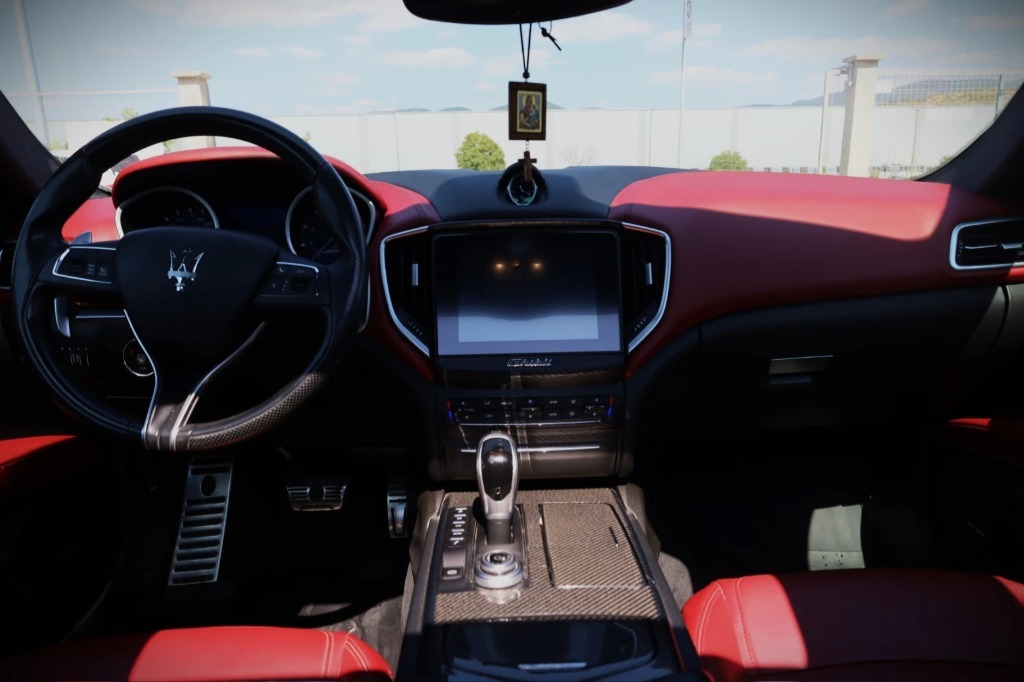 2018 Maserati, 103.916 km, Bulgarien — Foto 10 z 15