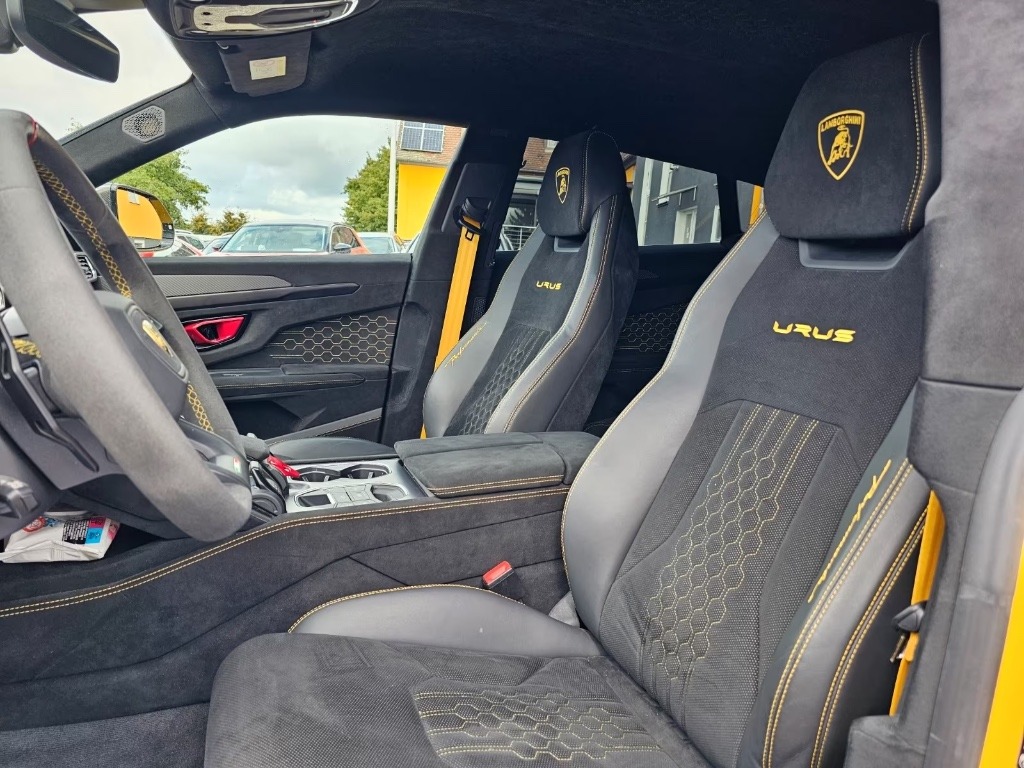 2023 Lamborghini, 28.225 km, Bulgarien — Foto 11 z 15