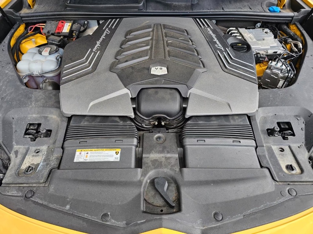 2023 Lamborghini, 28.225 km, Bulgarien — Foto 12 z 15