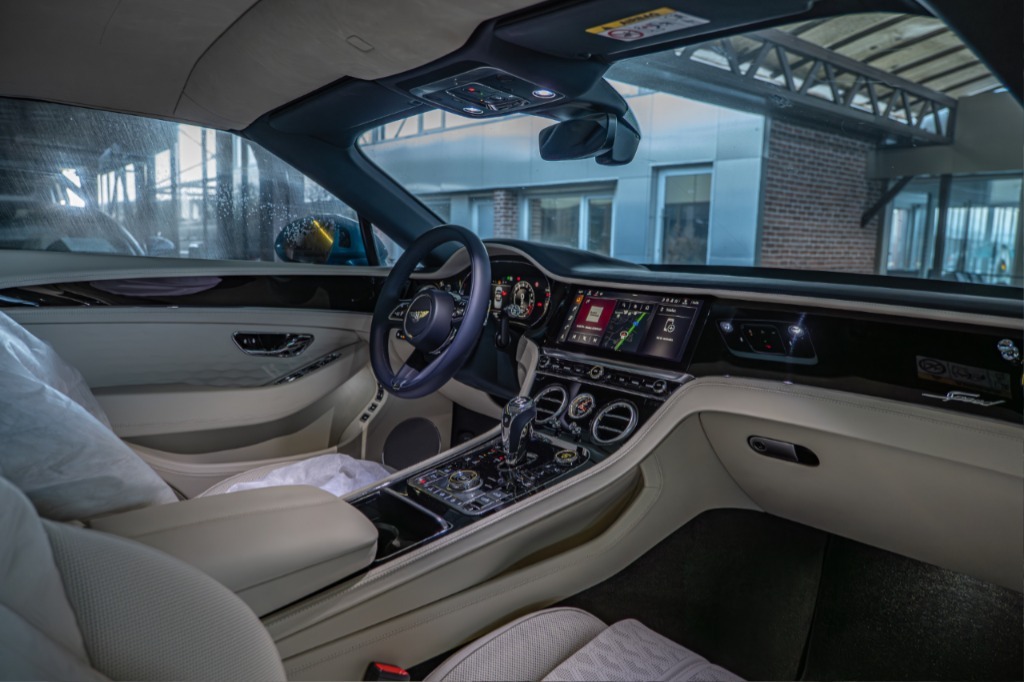 2025 Bentley, Bulgarien — Foto 5 z 10